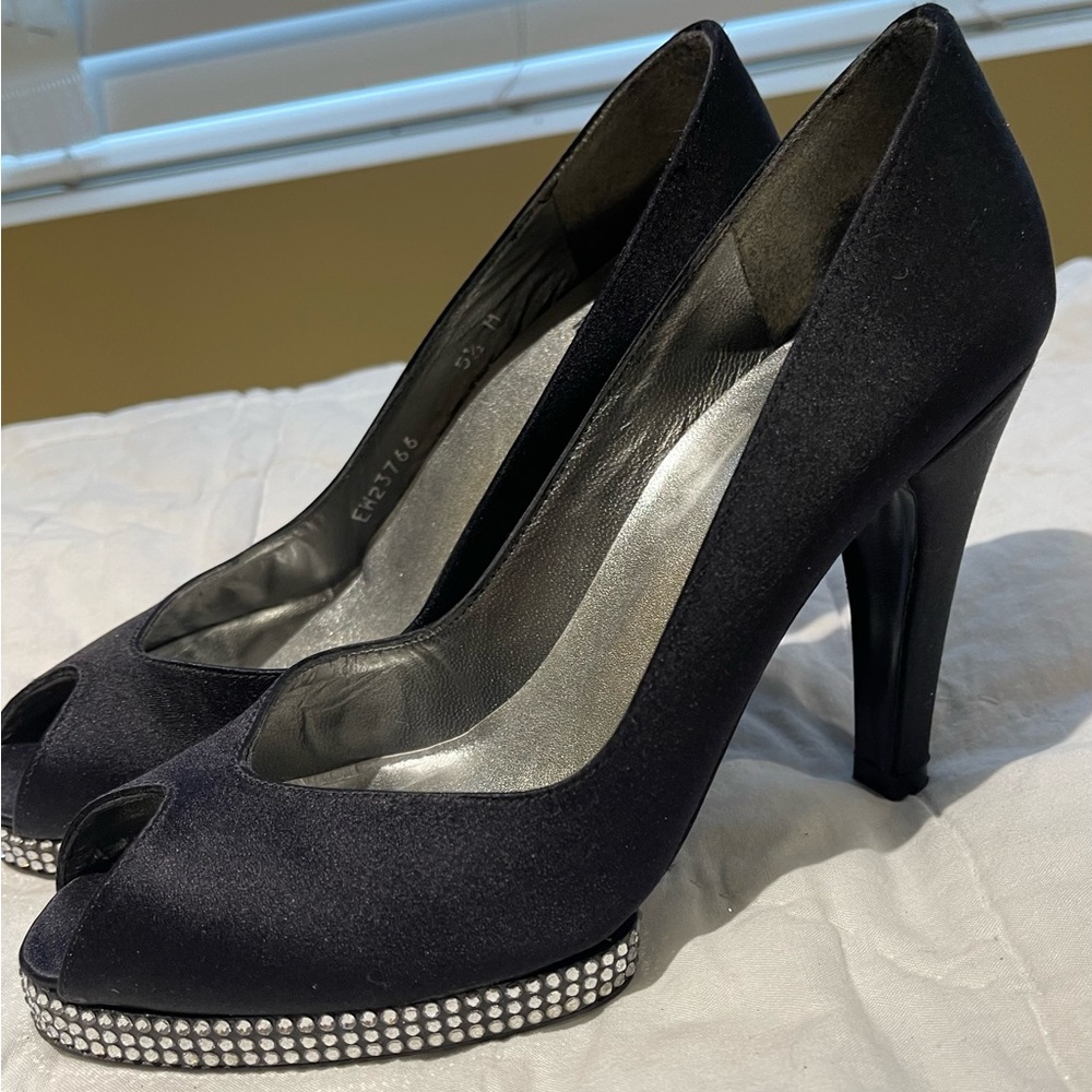 Stuart weitzman sz 5.5 Elegant Black satin Peep-Toe Heels with Rhinestone AAA